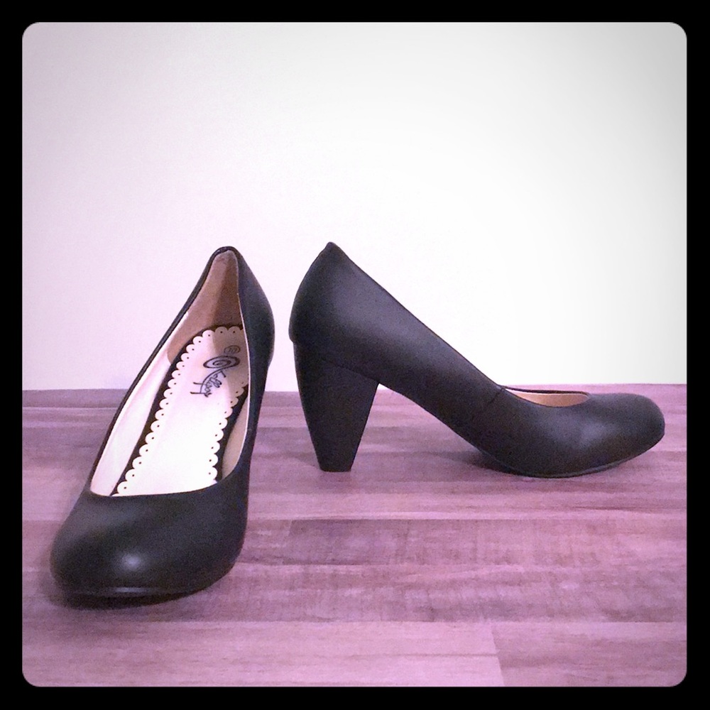 Lollipop Black Round Toe Pumps 10